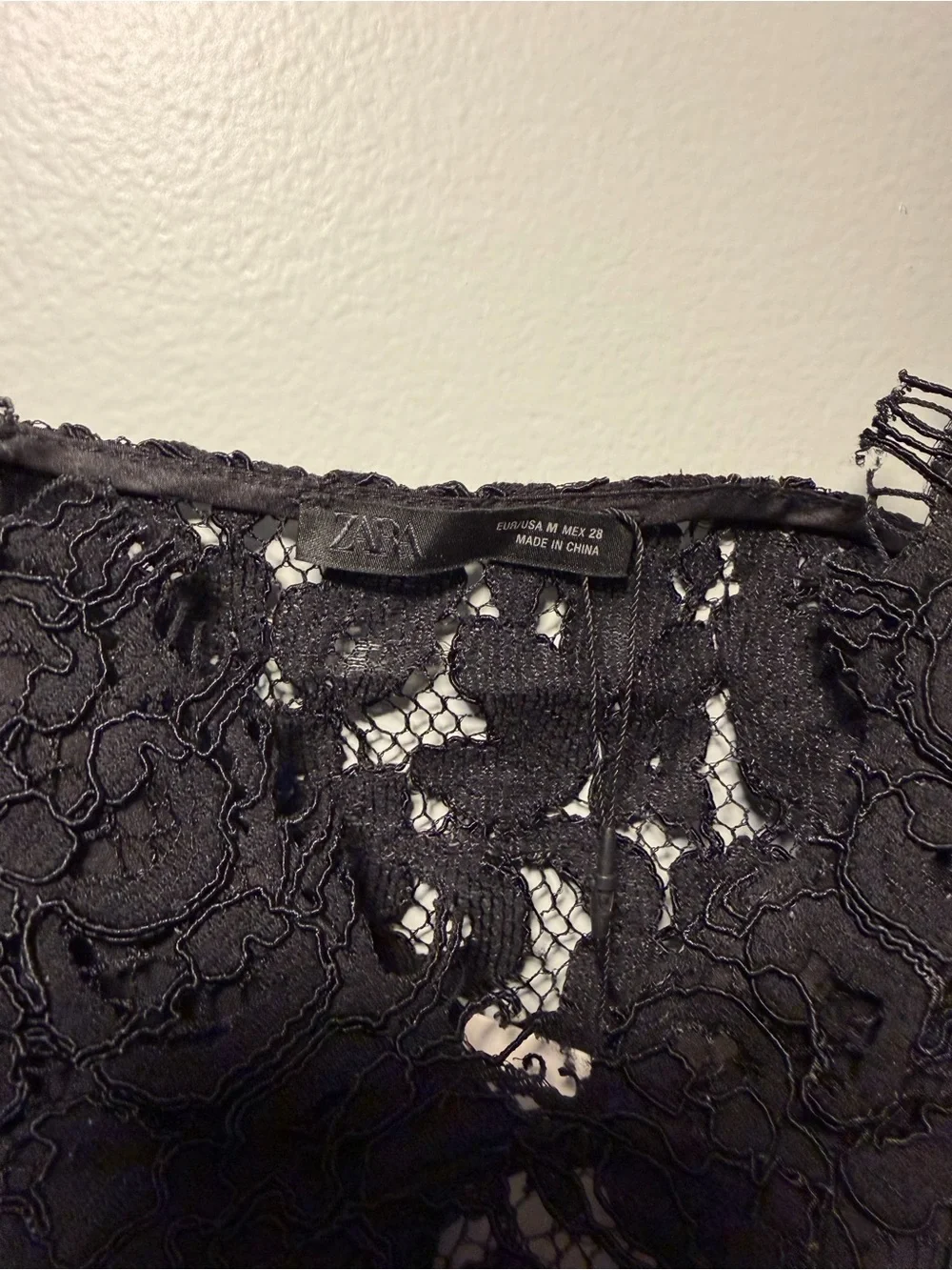 Zara Black Lace V-Neck Cropped Camisole - Picture 2 of 4